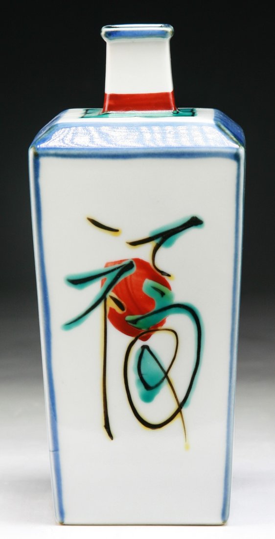 A Japanese Antique Porcelain Vase: A Japanese Antique Porcelain Vase; Dimension: H: 7-1/4"