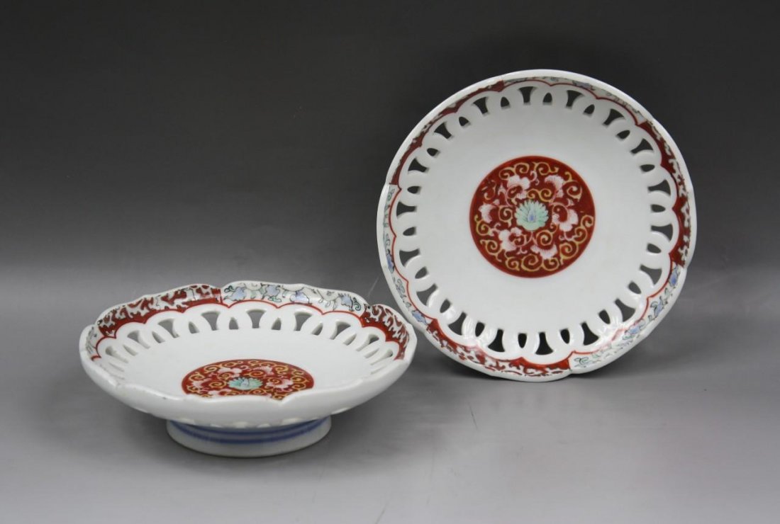 Pair Japanese Antique Imari Porcelain Plates: Pair Japanese Antique Imari Porcelain Plates: early 20th Century; Size: D: 5-5/6"