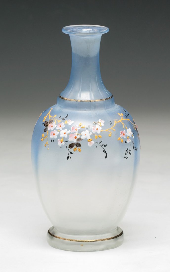 An European Crystal Glass Vase: An European Crystal Glass Vase; Size: H: 8"