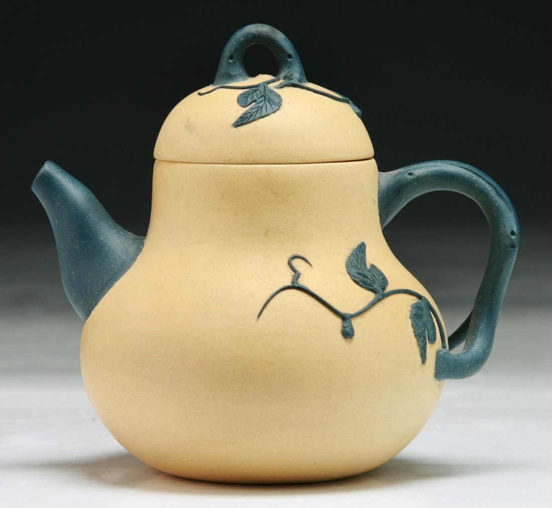 Chinese Yixing Zisha Clay Teapot: Chinese Yixing Zisha Clay Teapot; Size: L: 4-3/4"