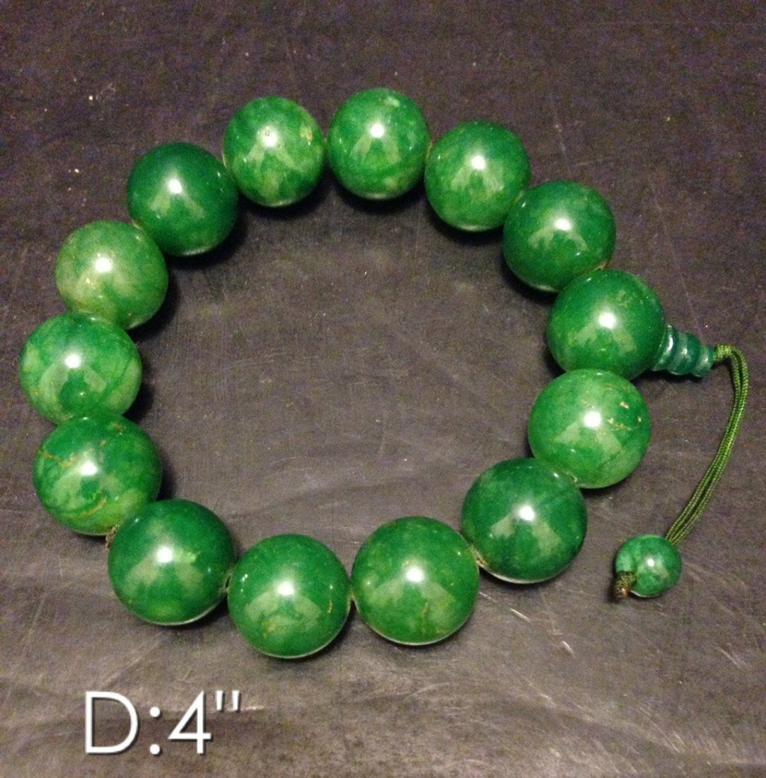 GREEN JADE BEADED BRACELET (1 of 1)