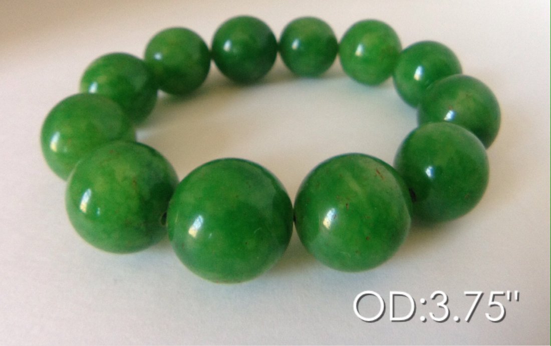 GREEN JADE BEADED BRACELET (1 of 2)