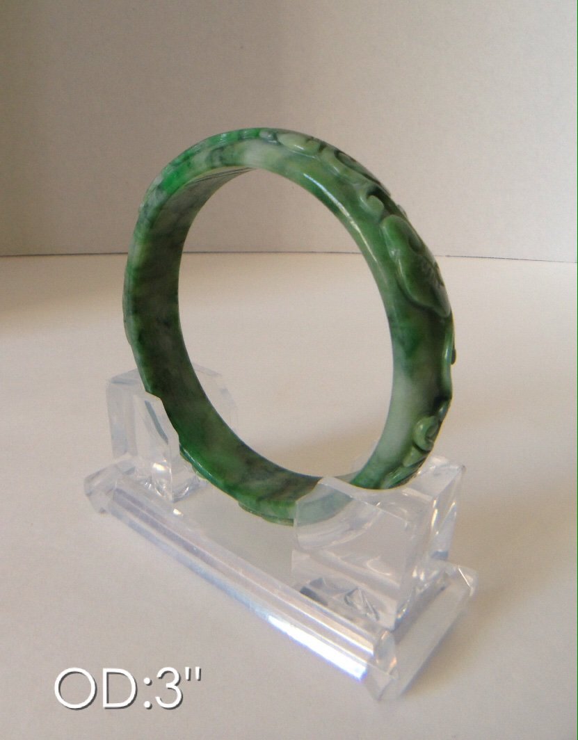 CHINESE CARVED JADE BANGLE (1 of 3)
