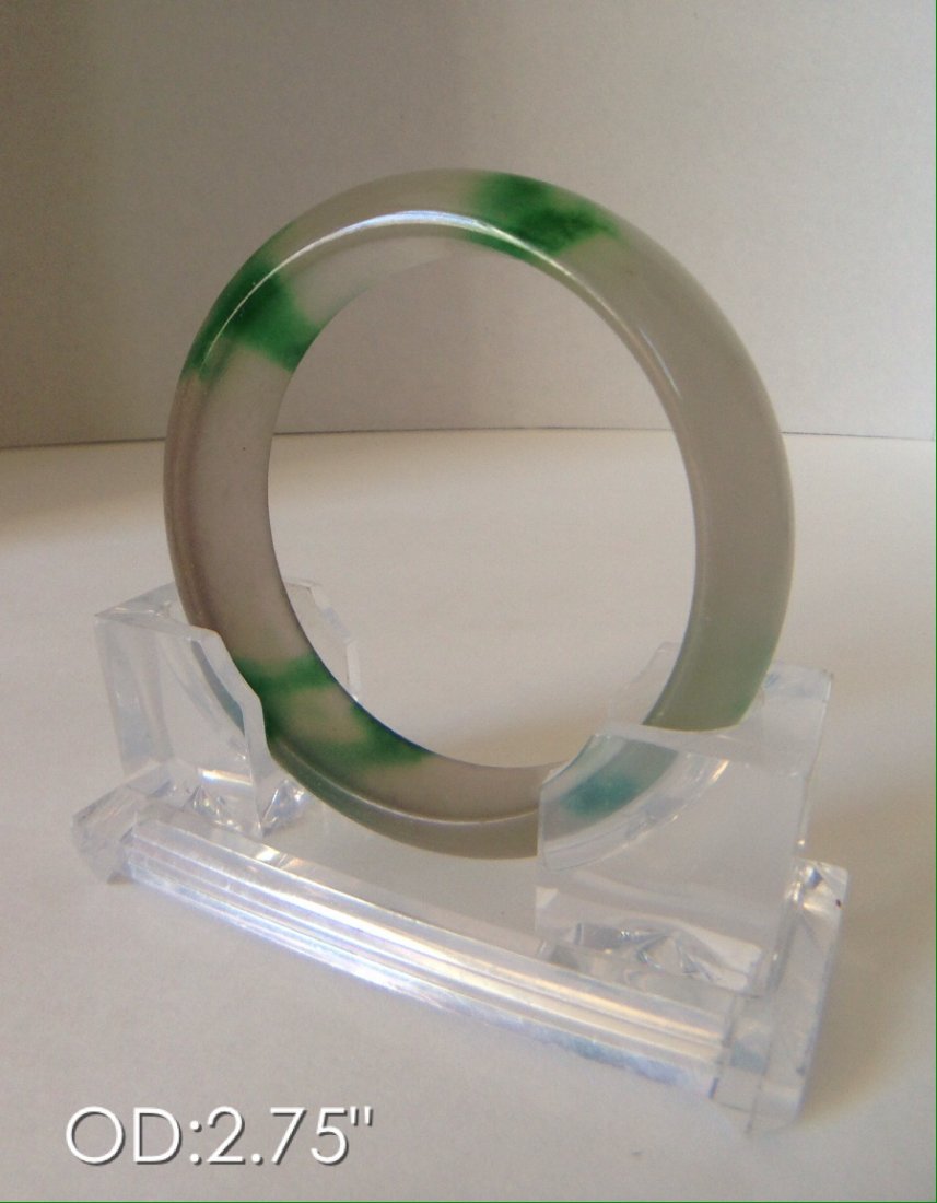 CHINESE GREEN & WHITE JADE BANGLE (1 of 2)