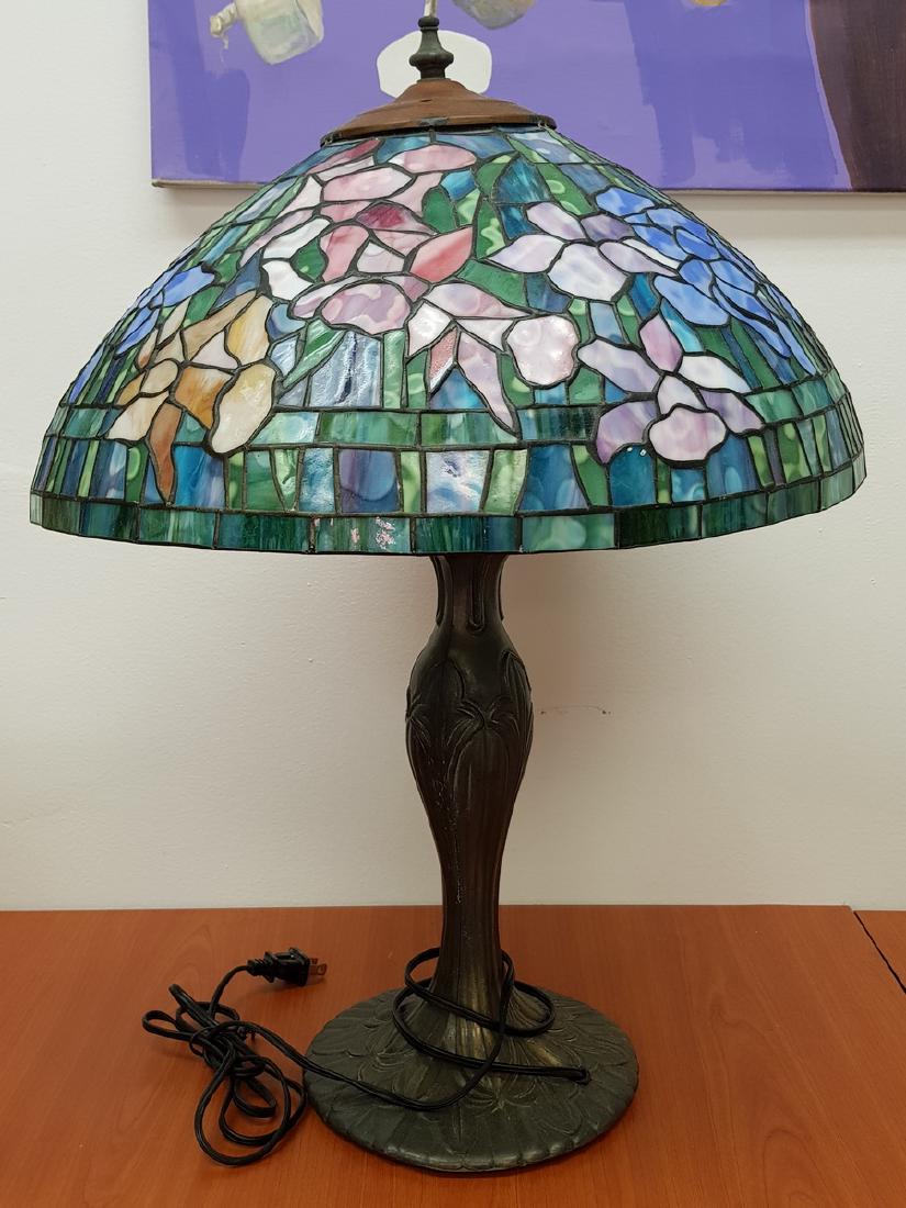 TIFFANY STYLE BRONZE LAMP (1 of 4)