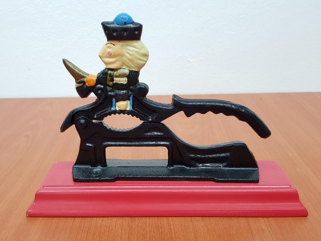 ANTIQUE METAL NUT CRACKER (1 of 2)