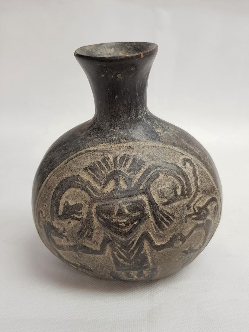 PRE COLOMBIAN BLACK POTTERY VASE (1 of 2)