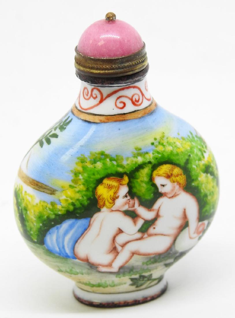 ANTIQUE CHINESE HAND PAINTED SNUFF BOTTLE (1 of 2)