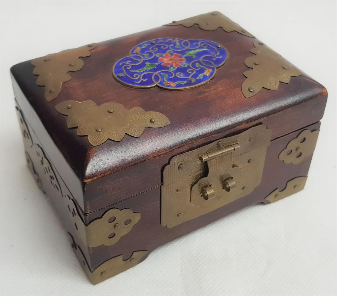 ANTIQUE CHINESE JEWLERY BOX: 5.25" X 4" X 3"
