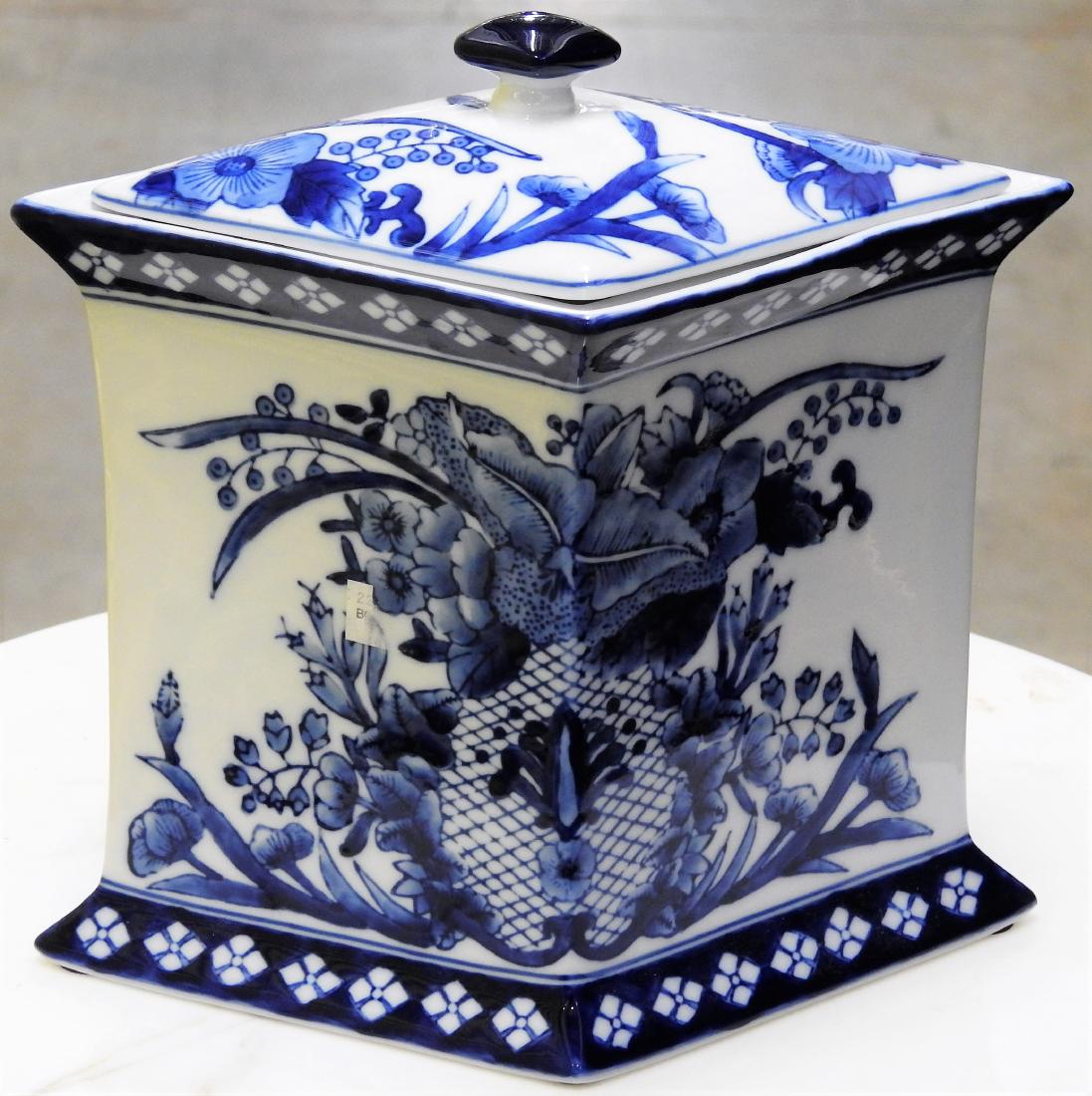 ANTIQUE BOMBAY MADE IN CHINA PORCELAIN LIDDED JAR (1 of 3)