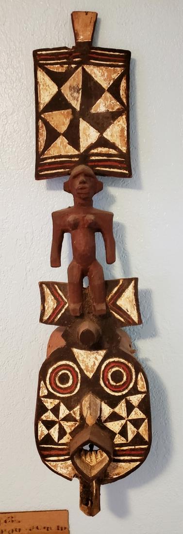 ANTIQUE LARGE AFRICAN HAND COLORED WOOD MASK (1 of 5)