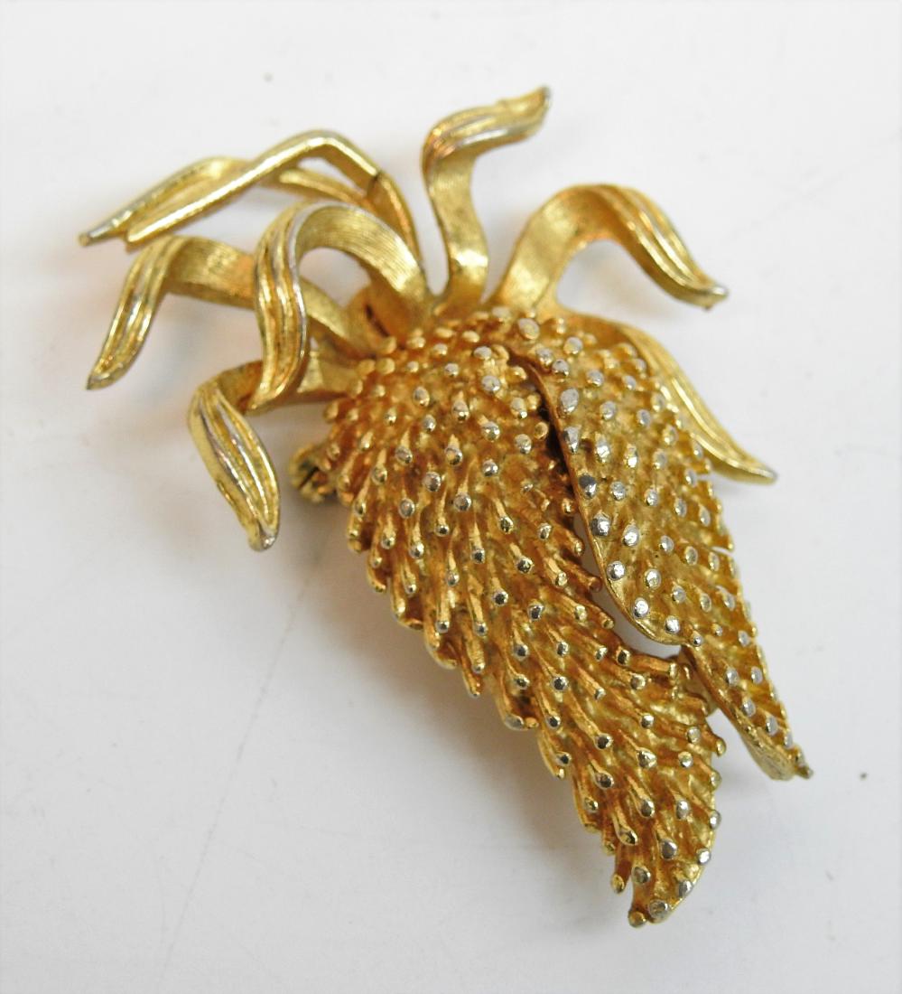 VINTAGE ART DECO DORE BROOCH PIN (1 of 1)