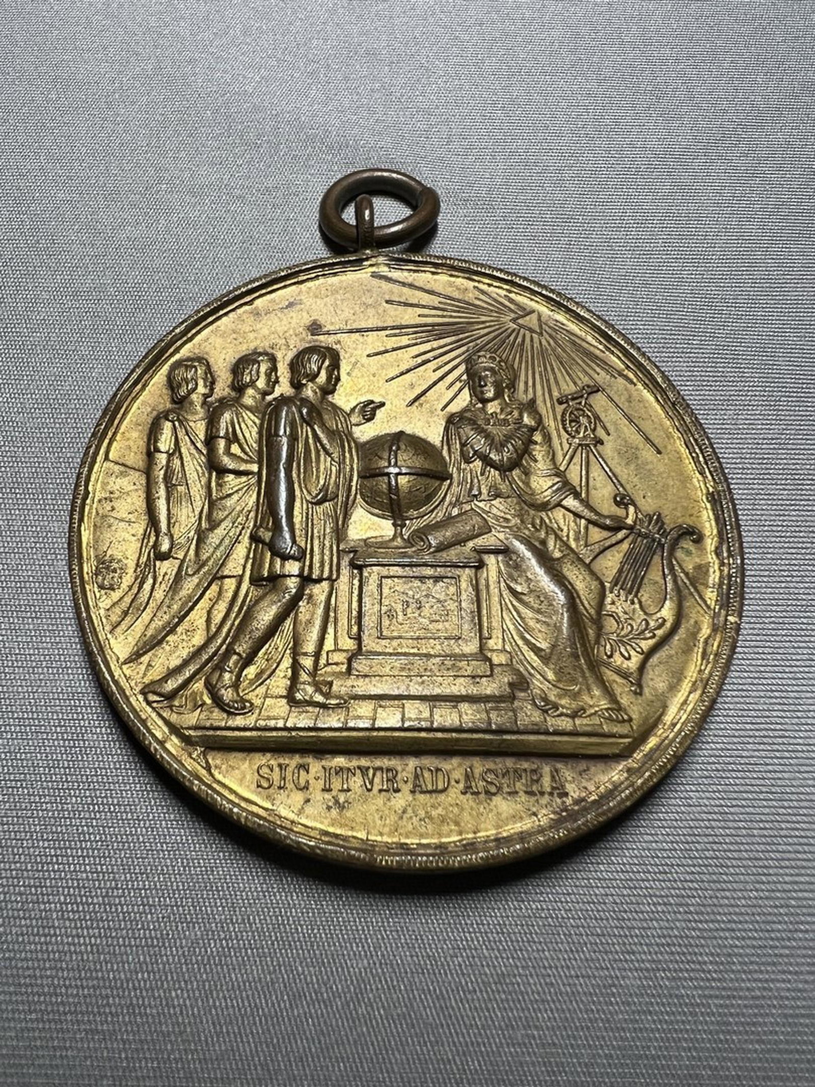 antique Cuban medal: excellent condition