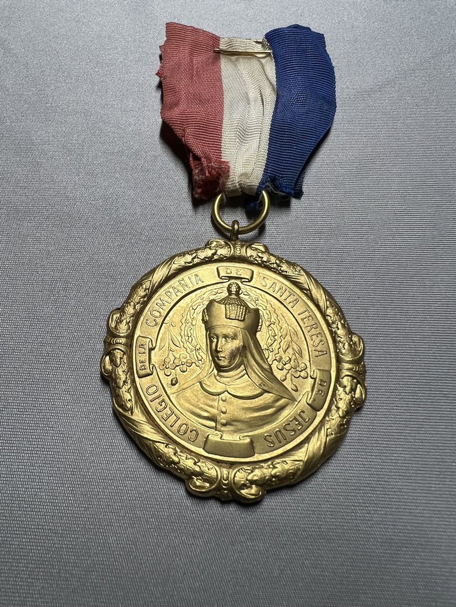 antique Cuban medal: excellent condition
