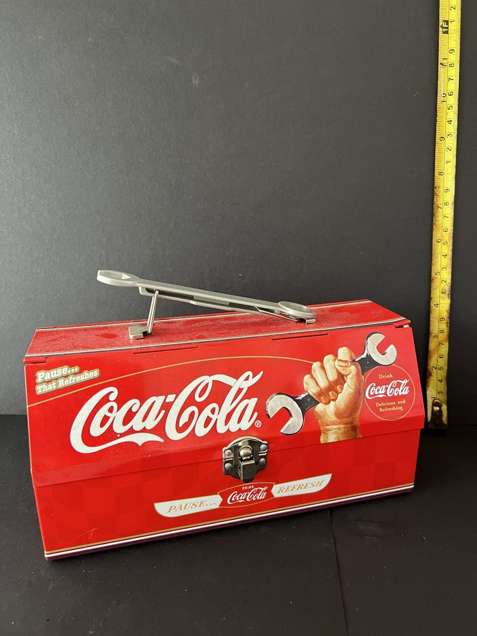 antique coca cola lunch box: excellent condition