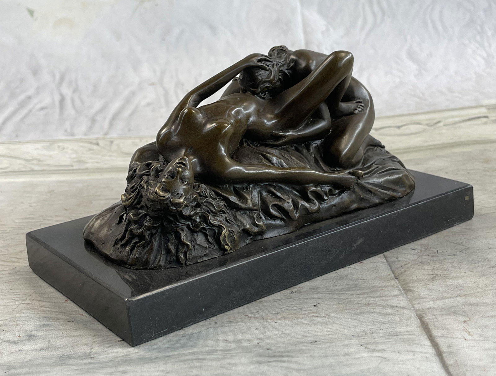 Mavchi Two Lovers Sensual Bronze (1 of 4)