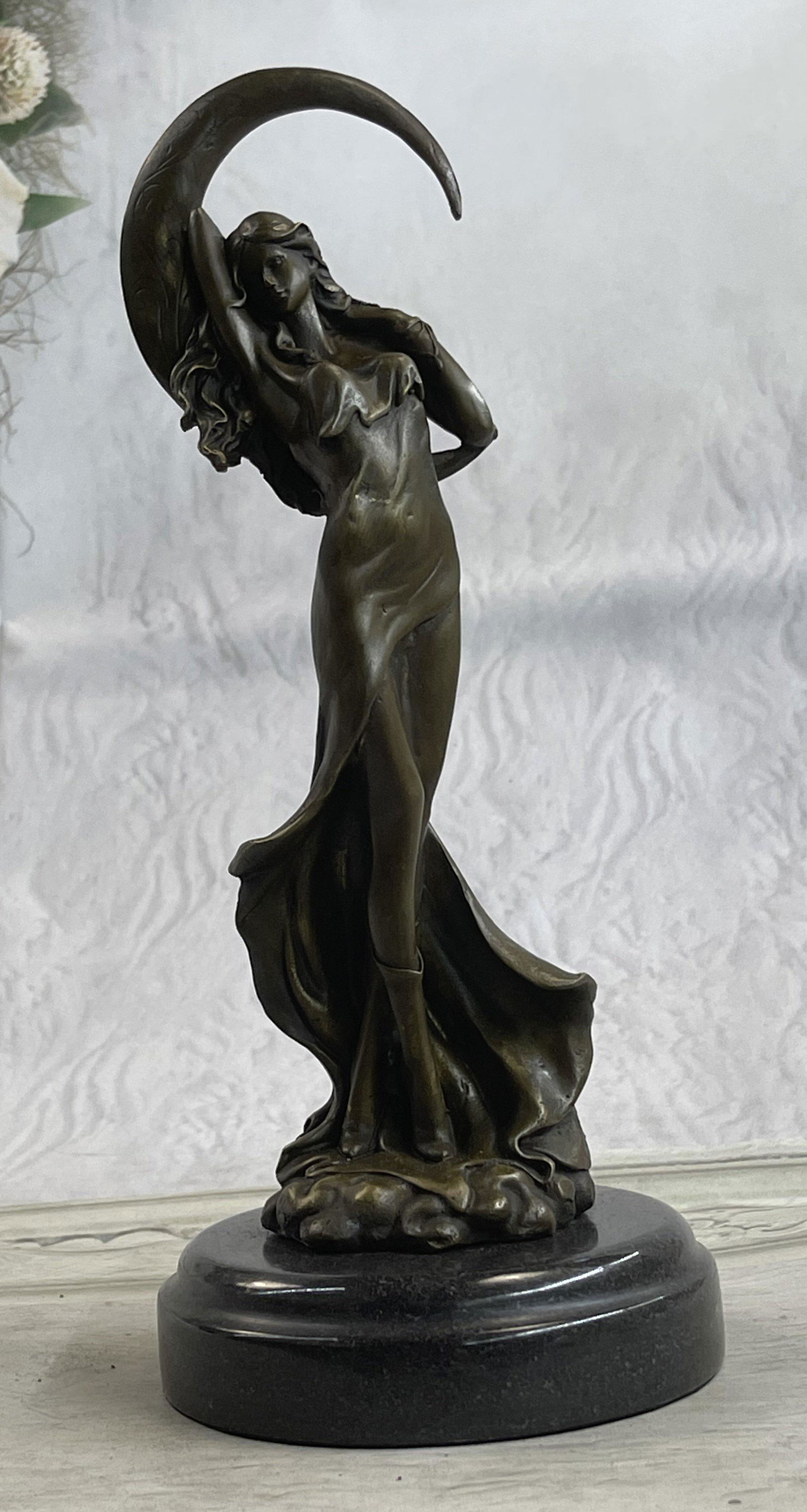 Moreau Venus under the Moon Bronze: Total Dimensions: Height 12'' x Width 4''Approximate Weight: 5 LBSOriginal Reproduction: Reproduction