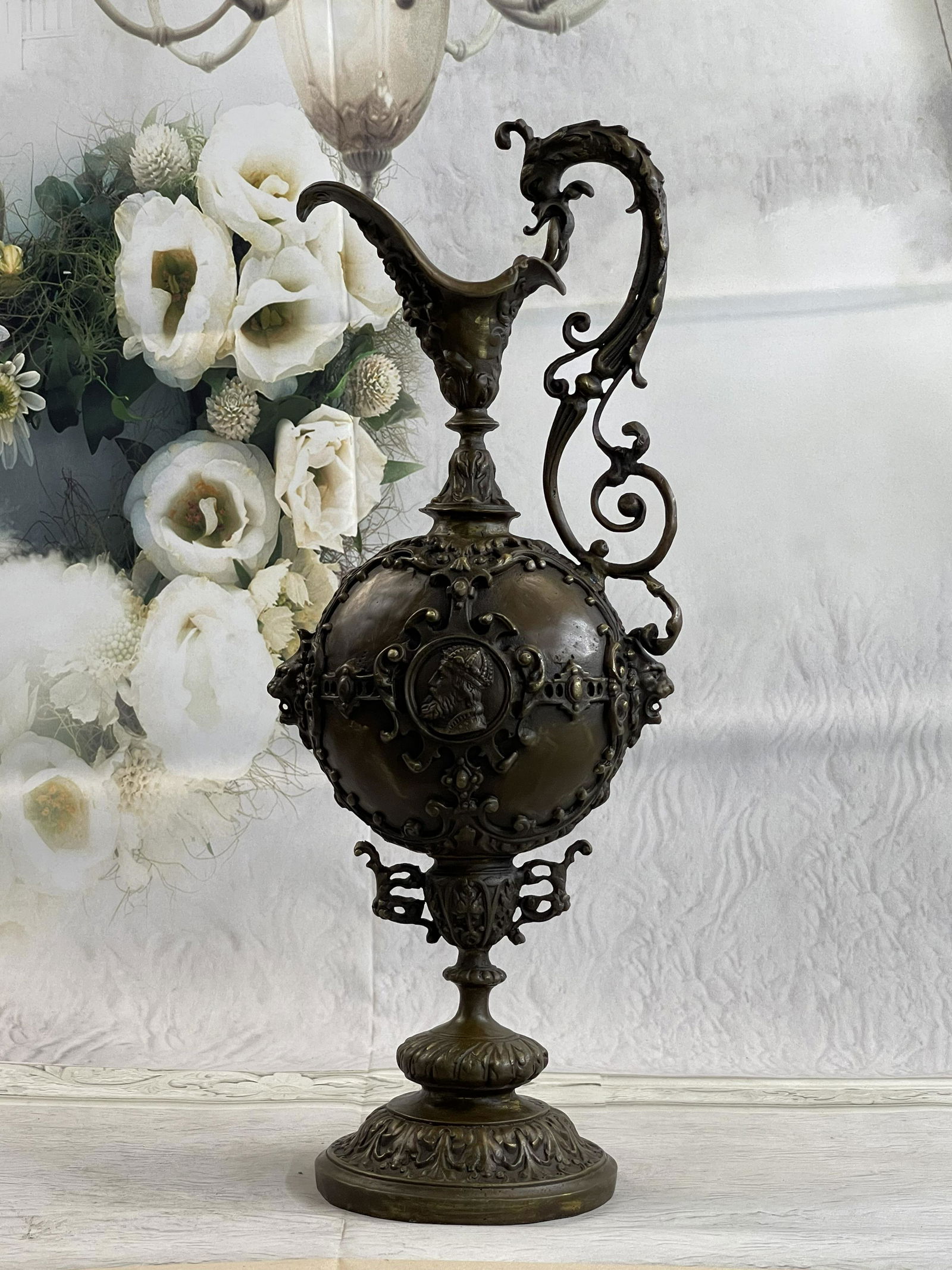 Milo Royal Lion Griffin King Urn Statue Vase Fantasy Animal Sculpture (1 of 6)