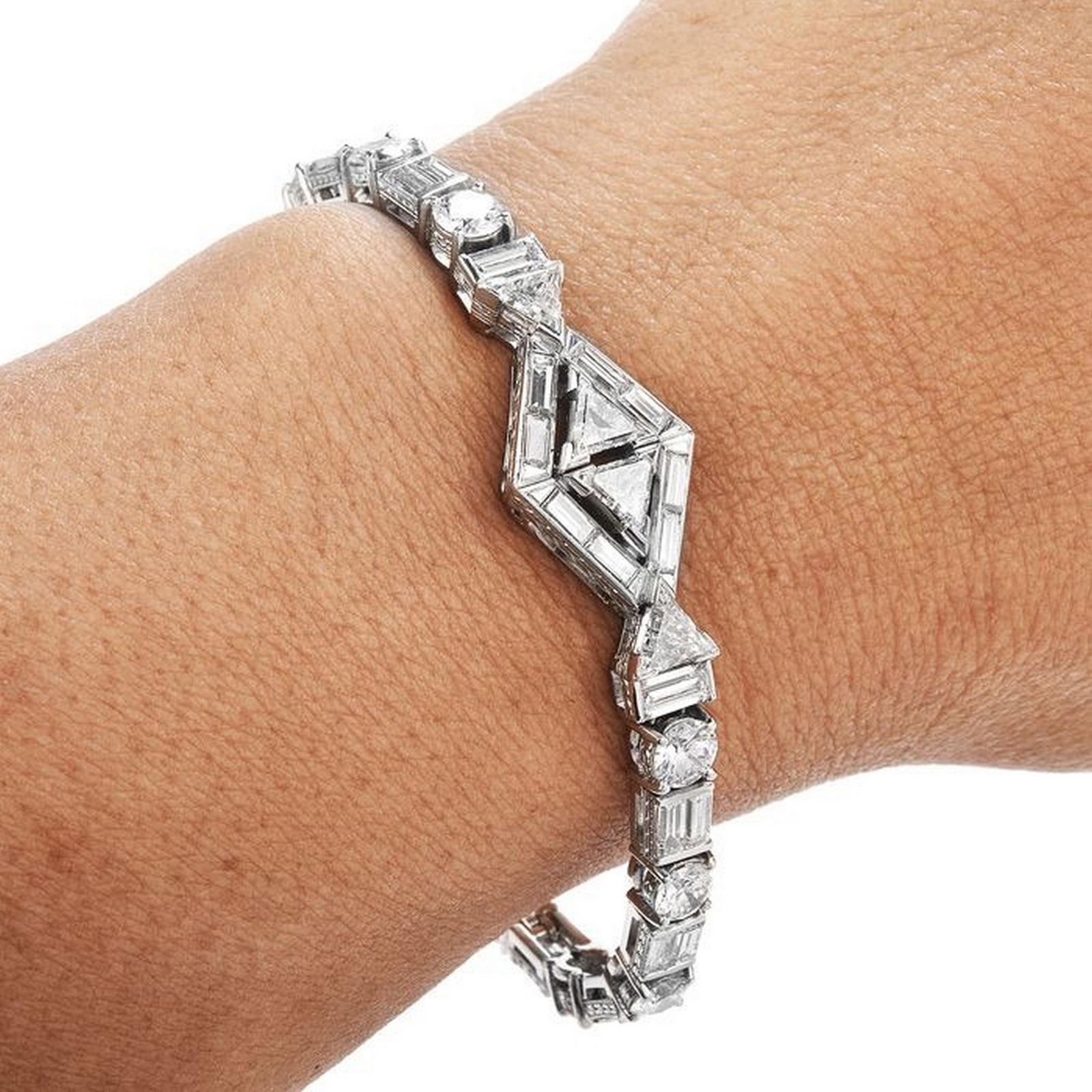 ANTIQUE ART DECO DIAMOND PLATINUM GEOMETRIC LINE LINK BRACELET: Antique Art Deco piece 1920s to 1930s, with breathtaking high-quality diamonds, Crafted in solid Platinum, its center composed of Genuine Diamonds, (4) Triangle cut, (13) Round-cut & (34) Baguette-cut