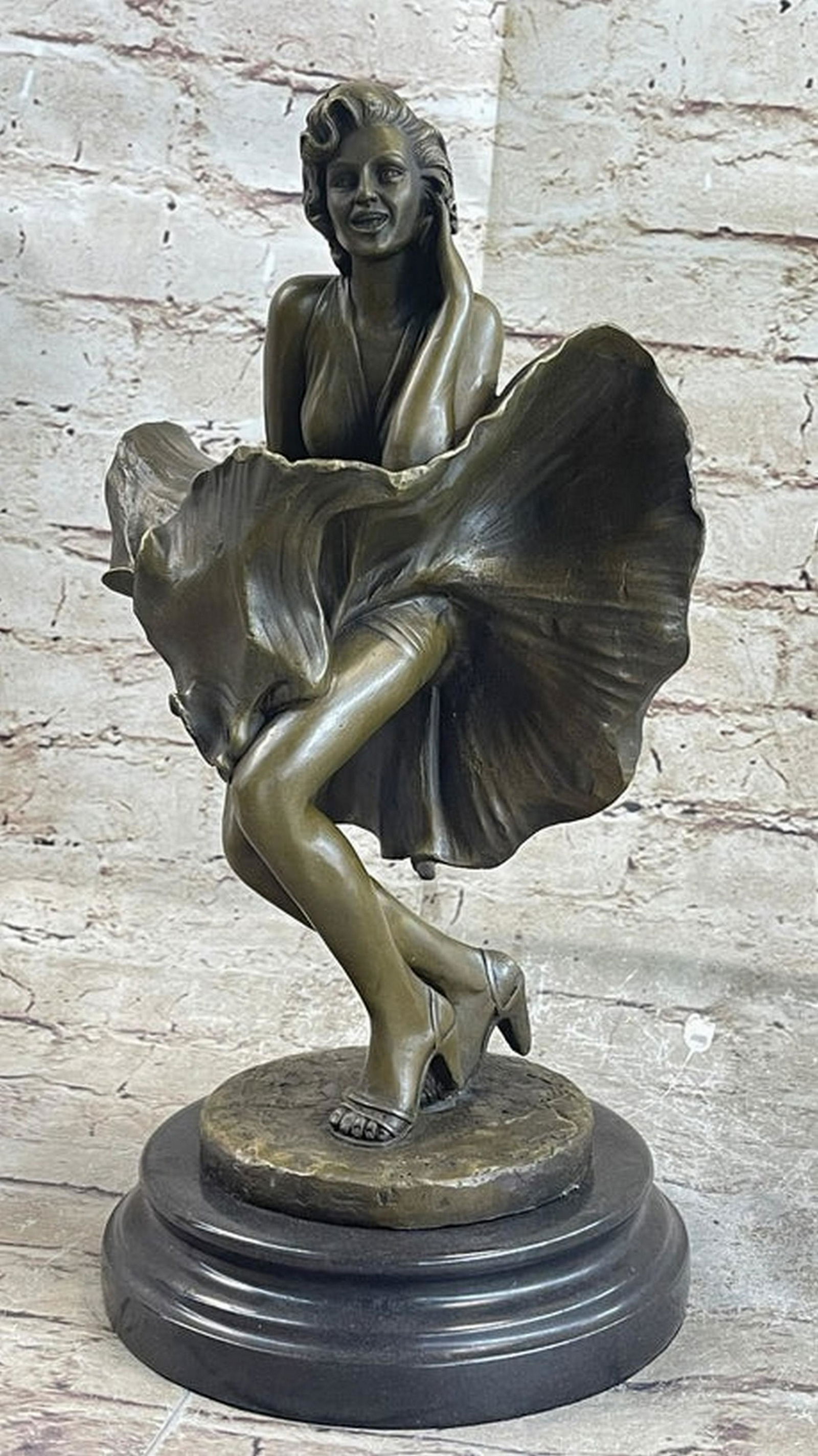 Limited Edition Classical bronze sculpture Marilyn Monroe bronze (1 of 4)