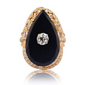 0.90ct VS1 CLARITY CENTER Diamond and 7.00ct Onyx 14K Yellow Gold Ring (2.40ctw Diamonds)