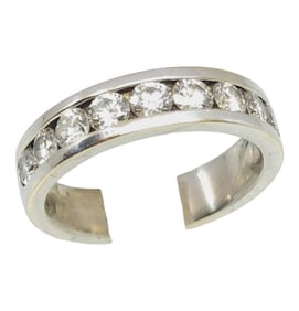 18k white gold diamond ring