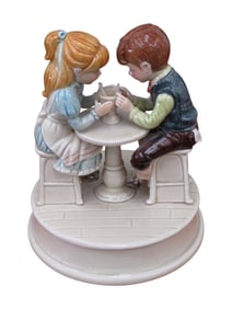 Otagiri Sharing A Soda Couple "Everybody Loves Somebody" Music Box
