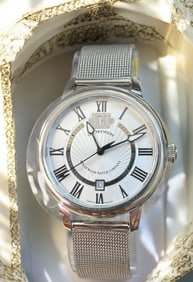 Hollywood Wacth