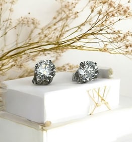 Diamonds earrings Studs