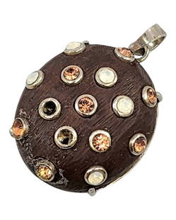 Vintage stone studded sterlingsilver wood pendant: excellent condition
