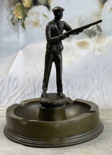 Hunter w/ Rifle Gun Ashtray Bronze Original Milo Art: Total Dimensions: Height 9'' x Width 7''Approximate Weight: 4 LBSOriginal Reproduction: Original