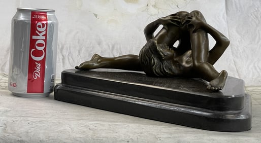 Oliviono Flexible erotic woman Bronze