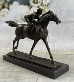 Milo Jockey on Racehorse Bronze