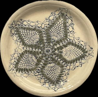 Julia Gonzalez: Enamel on white cramic Circa 70-80 3 x 23 cm diameter