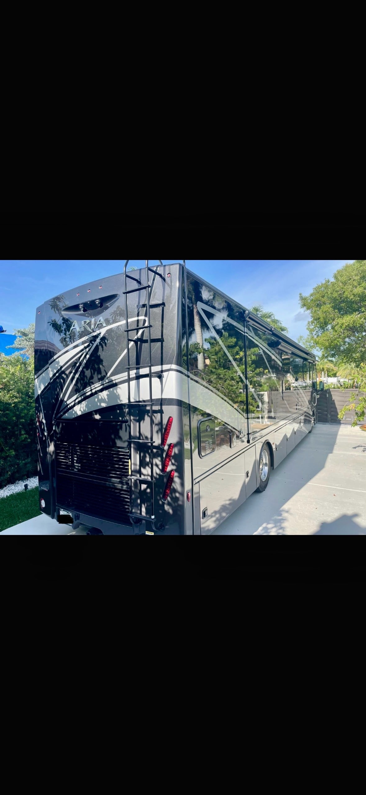 2023 Thor Motorcoach Aria 4000: 32" Television in Bedrrom 32 Tv Cockpit Overhead Exterior Entertainement Center W/40 TV soundbar and Radio Tablet holder and charge port on punk beds sound bar witj Bluetooth Blue Ray Player in Living