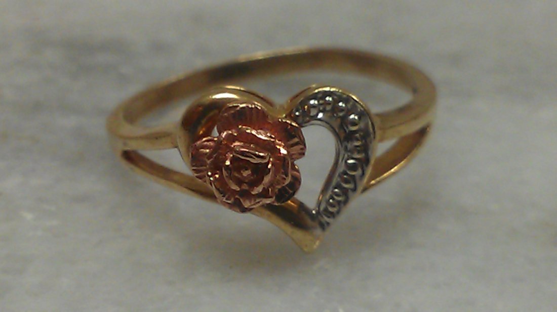 10K YG HEART WITH ROSE DIAMOND RING: 1.70 GRAMS