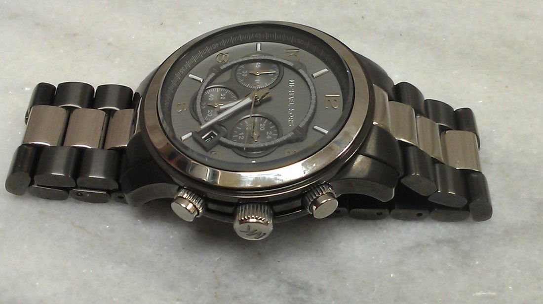 MICHAEL KORS MENS LARGE SIZE TWO TONE CHRONOGRAPH WATCH: EXCELLENT CONDITION