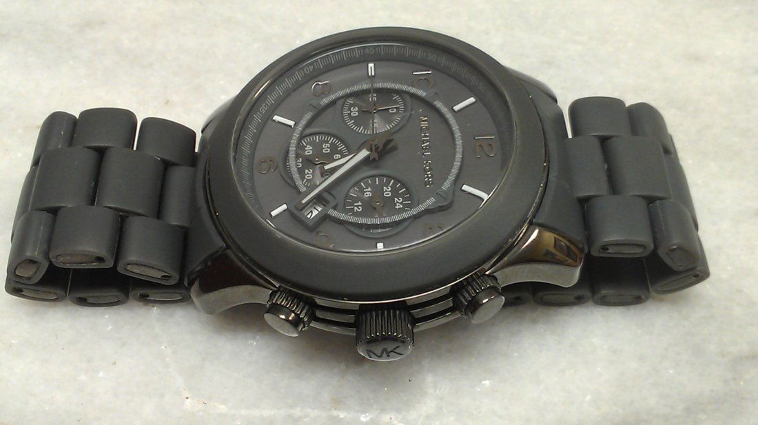 MICHAEL KORS MENS LARGE SIZE TWO TONE CHRONOGRAPH WATCH: EXCELLENT CONDITION