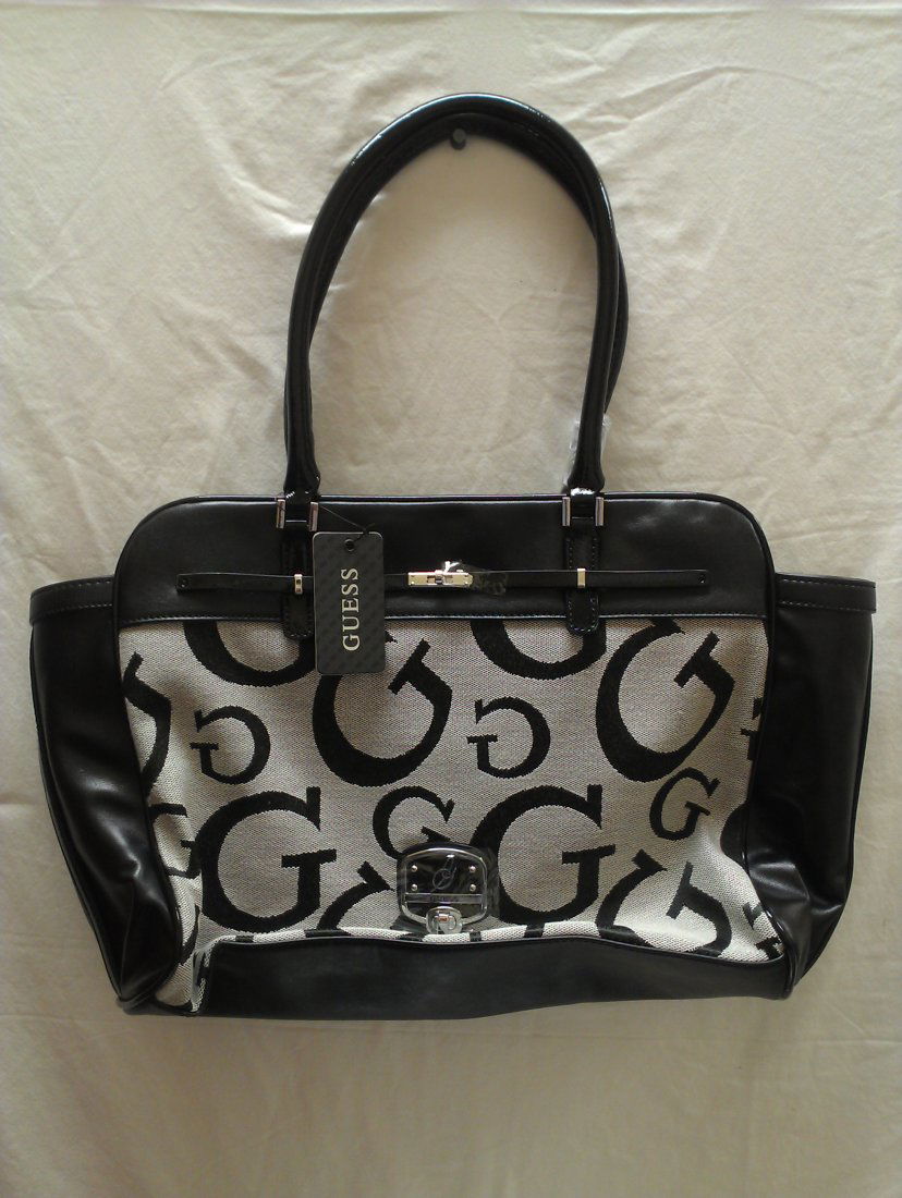 Authentic Ladies Guess Purse: Brand New With Tags