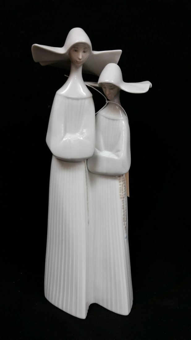 Lladro porcelain figure # 4611 Nuns (1 of 1)