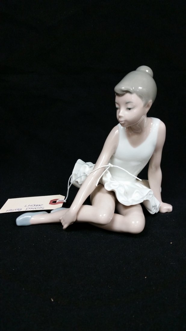 Lladro Nao porcelain figure seated Ballet (1 of 1)