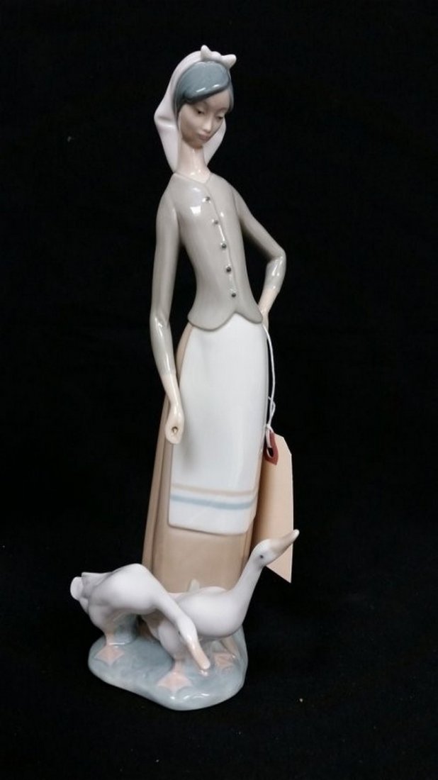 Lladro porcelain figure # 1035 Girl With Geese (1 of 1)