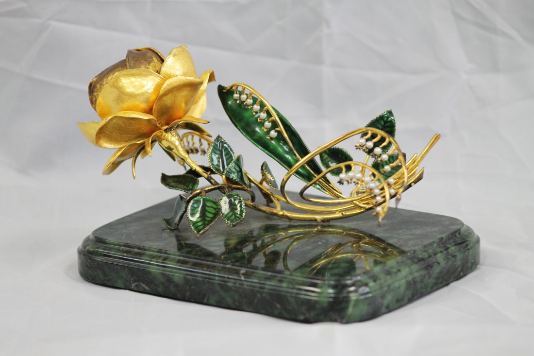 Pricess Grace Royal Anniversary Rose: The Pricess Grace Royal Anniversary Gold Plated Rose by "Ygor Carl Faberge" numbered 28/750 , 8" L x 5.50" w x 4.50" H