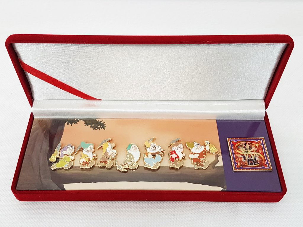 DISNEY WORLD SNOW WHITE PIN COLLECTION: BRAND NEW IN BOX