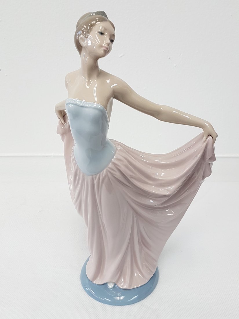 LLADRO 5050 THE DANCER PORCELAIN FIGURE (1 of 3)