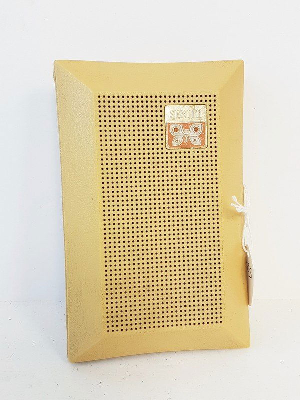 zenith royal 16 transistor radio (1 of 2)