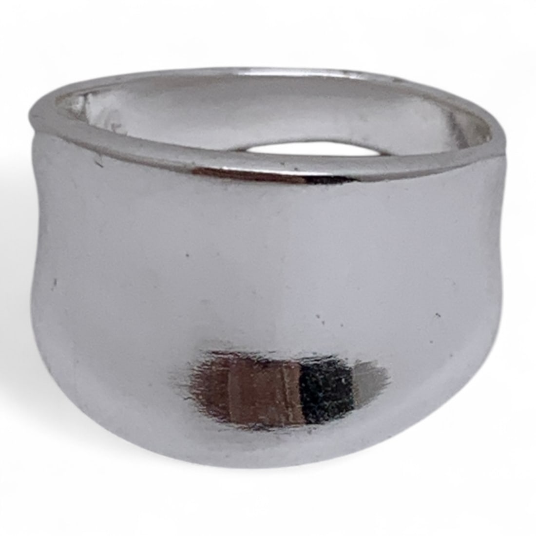 Sterling Silver Ring: Marked 925. 4.8 G. Size 7.