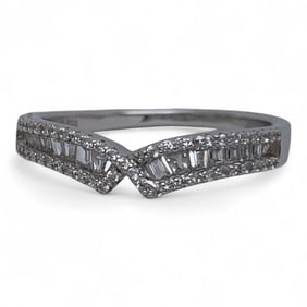 Sterling Silver Ring With Clear Stones