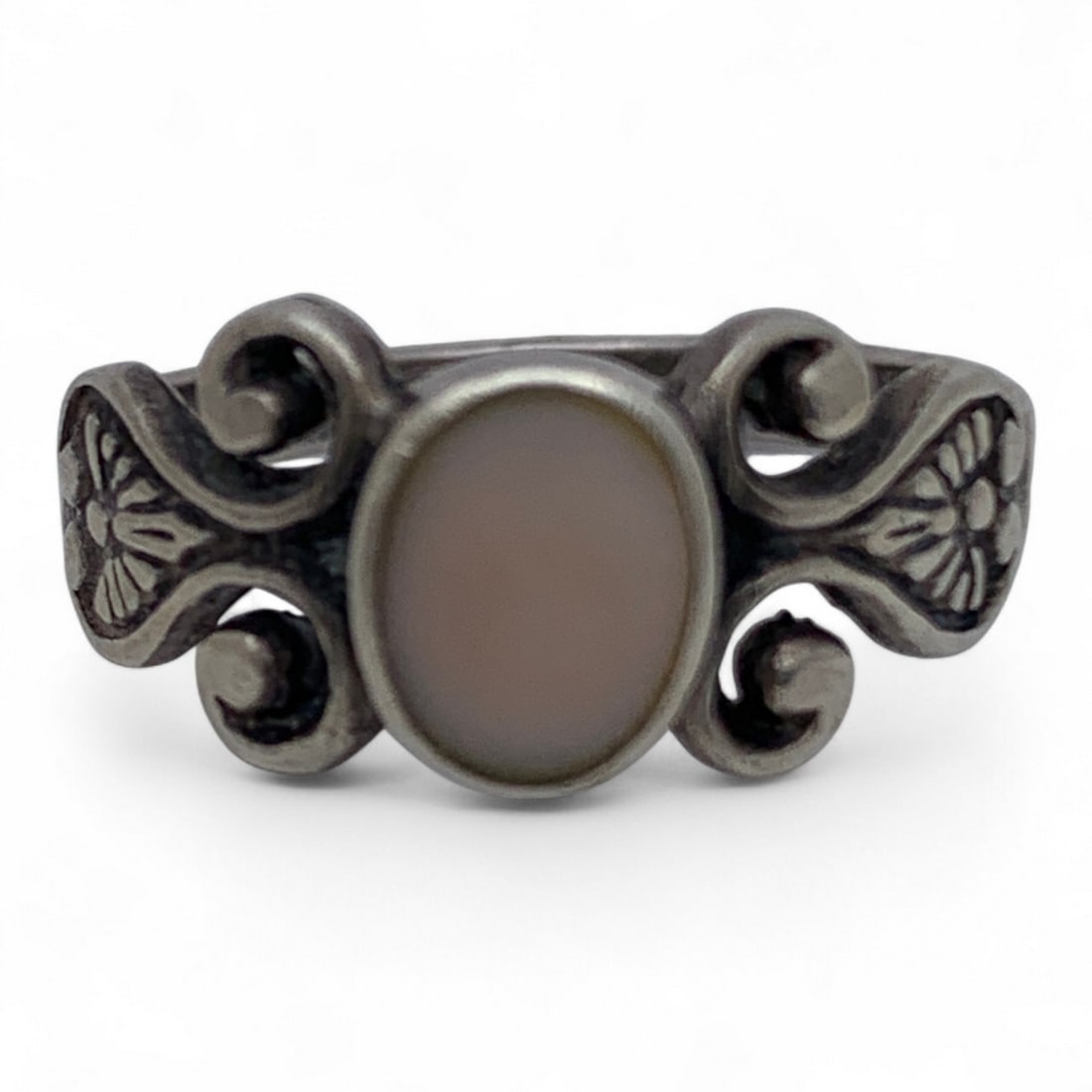 Sterling Silver And Mother Of Pearl Ring: Marked 925. 3.0 G. Size 8.25.