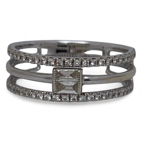 14k White Gold And Diamond Ring